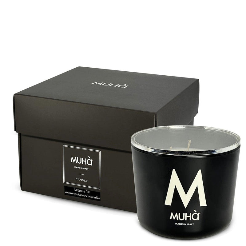 Muhà Candela Profumata Legni e Tè 500 g Ø10,5xH11,9 cm – Candela Aromatica Decorativa per la Casa e Idea Regalo