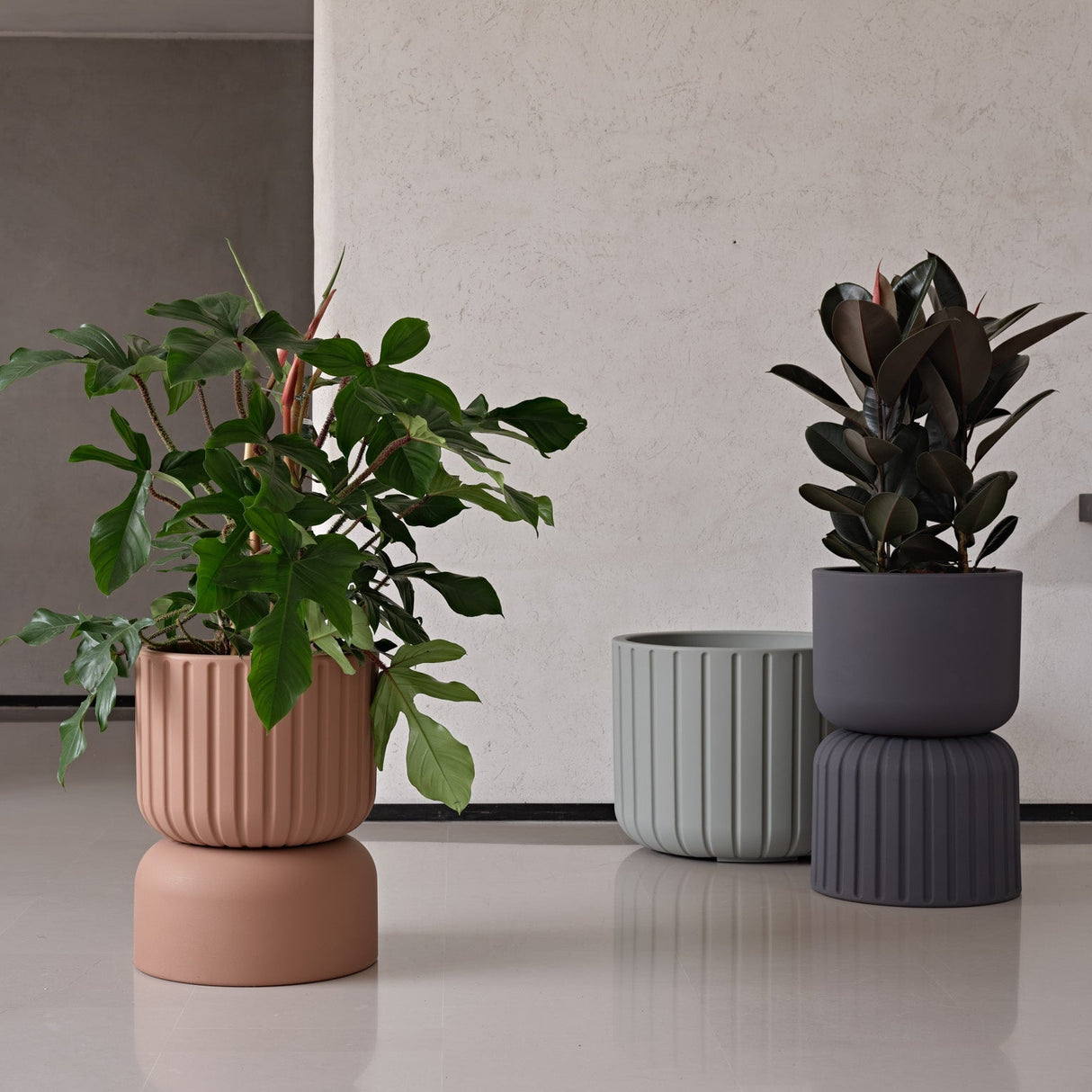Vaso rigato TeraPlast Echo 50 Canyon, resina riciclabile Ø50 cm, 50 lt, sovrapponibile con Pulse e Moon, UV, indoor/outdoor. Design modulare.