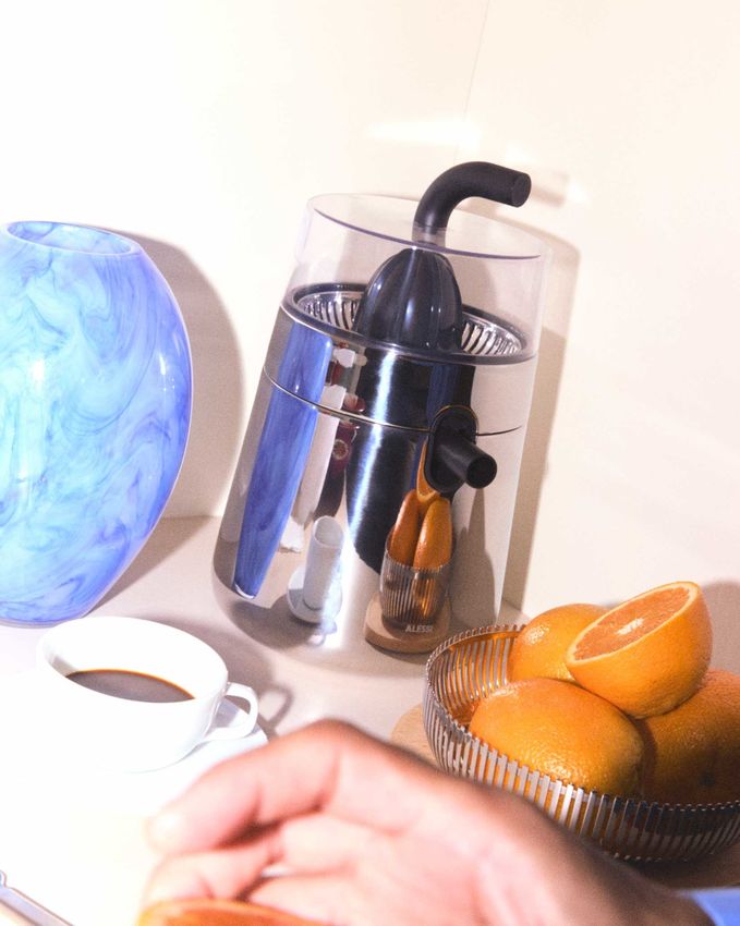 Alessi Toru Exprimidor Eléctrico Negro en Acero Inoxidable y Resina Termoplástica