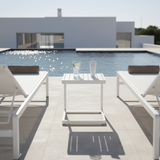 Scena 1 – Bordo piscina