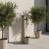 Scena 4 – Cortile condominiale mani al rubinetto